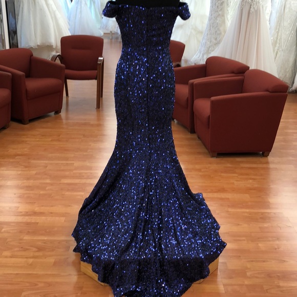 2019 Women’s special occasion dress, blue sequin - Picture 5 of 8